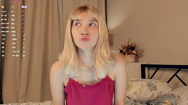 ErinBissonnette online show from November 8, 7:39 pm