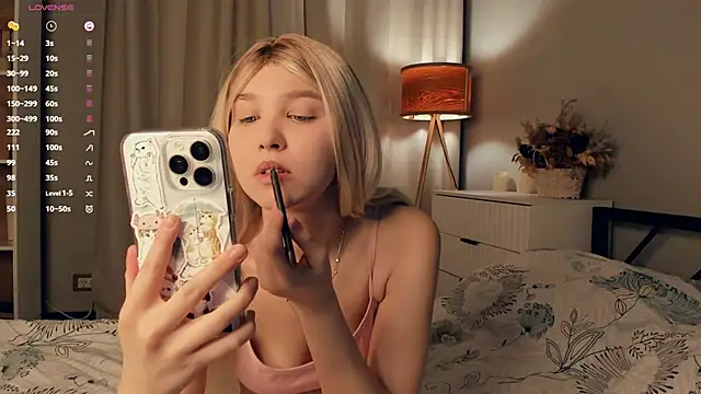 ErinBissonnette online show from October 26, 7:25 pm