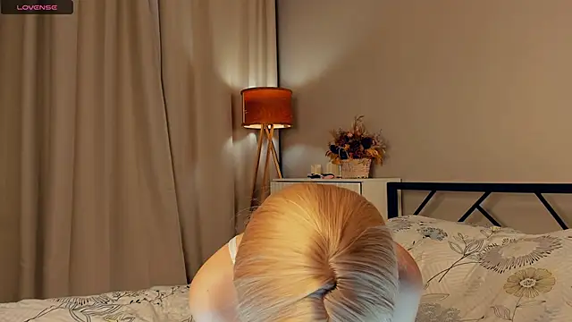 ErinBissonnette online show from November 9, 7:51 pm