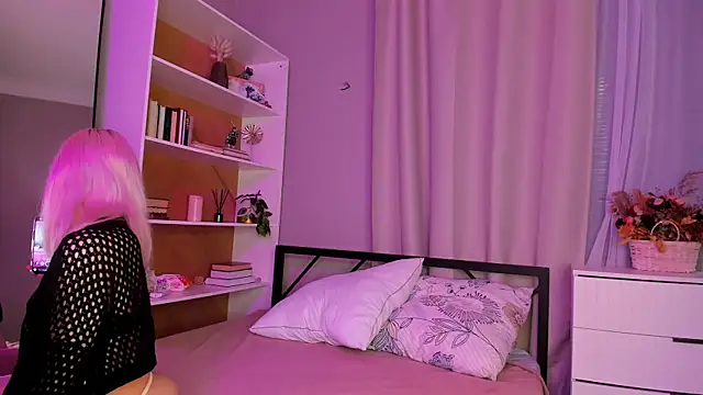 ErinBissonnette online show from March 28, 7:04 pm