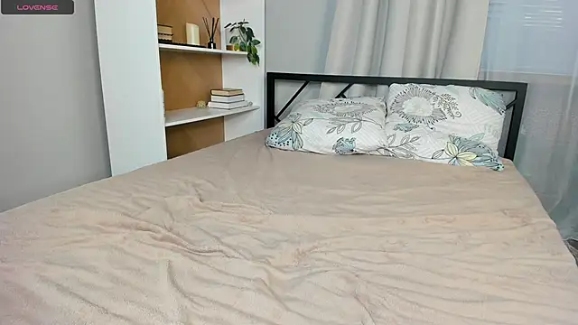 ErinBissonnette online show from March 15, 7:32 pm