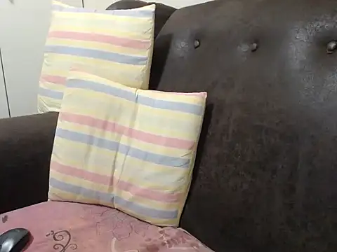 bustylaura4u online show from February 15, 7:35 pm