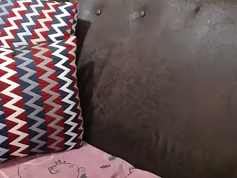 bustylaura4u online show from July 17, 9:01 pm