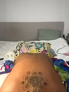 x deluLuz x online show from October 29, 7:18 am