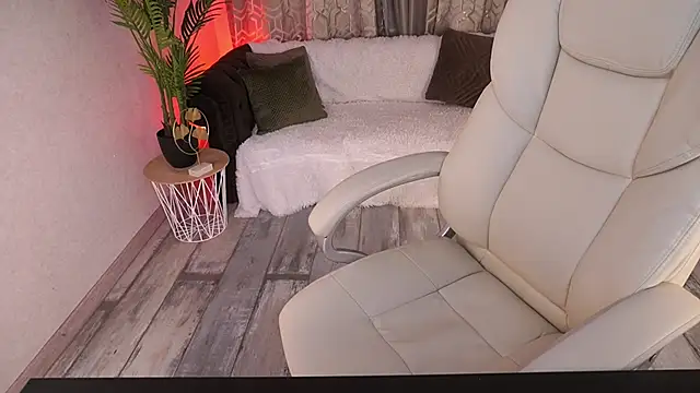 LioraFox online show from March 26, 7:17 am