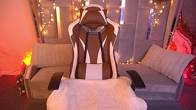 Snapshot of LioraFox chatting on February 12, 10:53 pm LioraFox online show from February 12, 10:53 pm