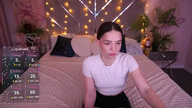 MirielleNymph online show from March 25, 1:43 pm