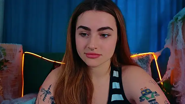 Snapshot of EllaParker chatting on October 23, 7:18 am EllaParker online show from October 23, 7:18 am