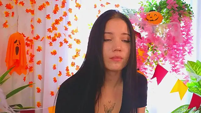 LauraHale online show from November 8, 7:56 am