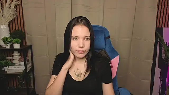 LauraHale online show from November 7, 11:59 am