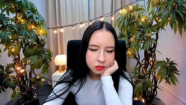 LeonaThompson online show from December 4, 7:29 am