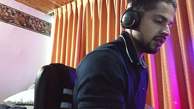 Snapshot of Axel-Cr0ss chatting on October 8, 12:01 am Axel-Cr0ss online show from October 8, 12:01 am