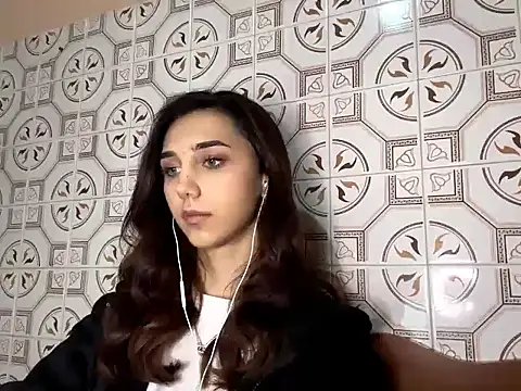 Snapshot of LinaMour chatting on November 9, 10:14 pm LinaMour online show from November 9, 10:14 pm