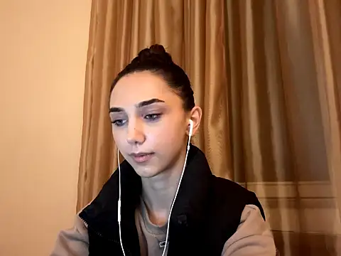 Snapshot of LinaMour chatting on October 3, 10:11 pm LinaMour online show from October 3, 10:11 pm