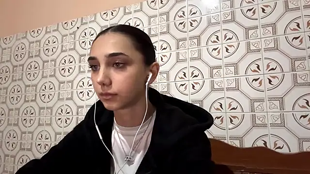 Snapshot of LinaMour chatting on November 1, 10:14 pm LinaMour online show from November 1, 10:14 pm