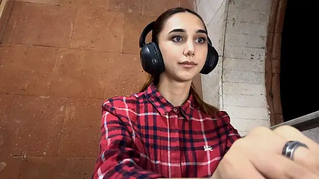 Snapshot of LinaMour chatting on September 10, 9:58 pm LinaMour online show from September 10, 9:58 pm