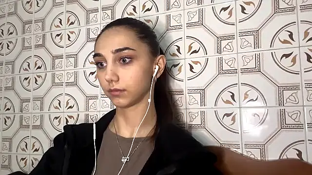 Snapshot of LinaMour chatting on November 16, 10:24 pm LinaMour online show from November 16, 10:24 pm