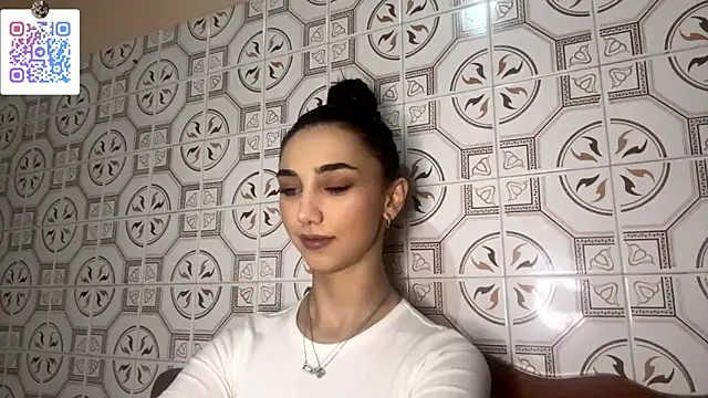 Snapshot of LinaMour chatting on December 2, 10:22 pm LinaMour online show from December 2, 10:22 pm