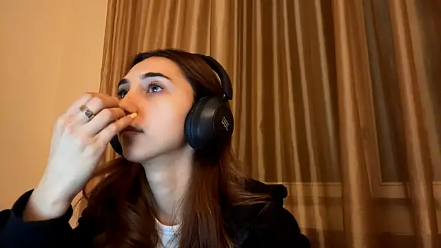 Snapshot of LinaMour chatting on September 14, 10:32 pm LinaMour online show from September 14, 10:32 pm