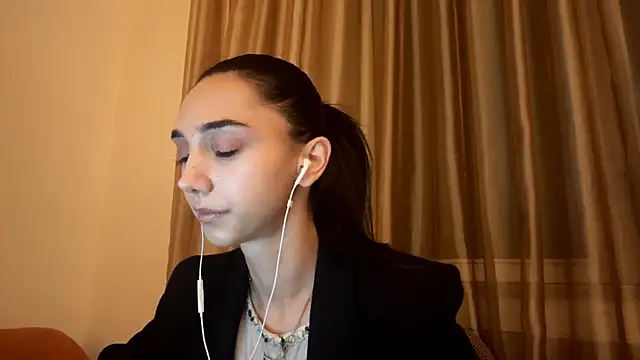 Snapshot of LinaMour chatting on September 24, 10:16 pm LinaMour online show from September 24, 10:16 pm