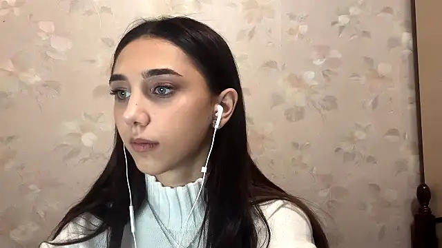 Snapshot of LinaMour chatting on October 10, 10:10 pm LinaMour online show from October 10, 10:10 pm