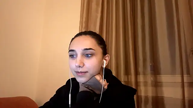 Snapshot of LinaMour chatting on October 5, 10:11 pm LinaMour online show from October 5, 10:11 pm