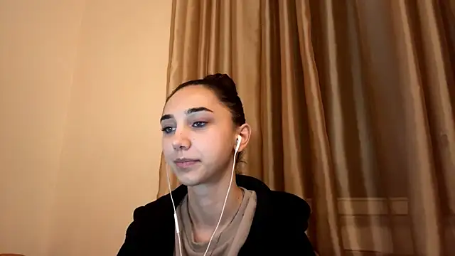 Snapshot of LinaMour chatting on October 4, 10:11 pm LinaMour online show from October 4, 10:11 pm