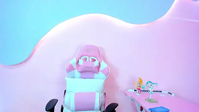 SkylerBloomm online show from January 7, 2:38 am