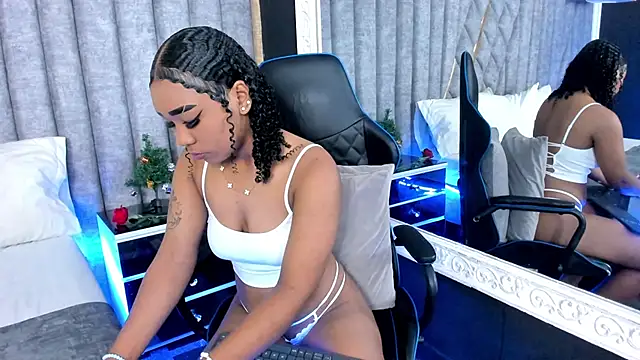 SkylerBloomm online show from January 10, 2:40 am