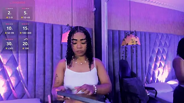 SkylerBloomm online show from March 22, 3:43 am