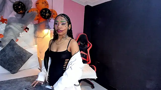 SkylerBloomm online show from November 1, 3:46 am