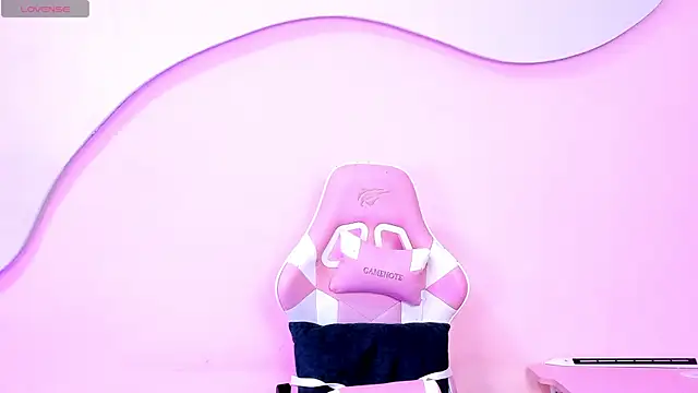 SkylerBloomm online show from November 4, 3:21 am