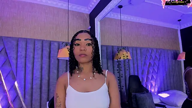 SkylerBloomm online show from April 1, 4:14 am