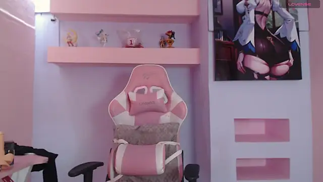 SkylerBloomm online show from October 2, 3:43 am