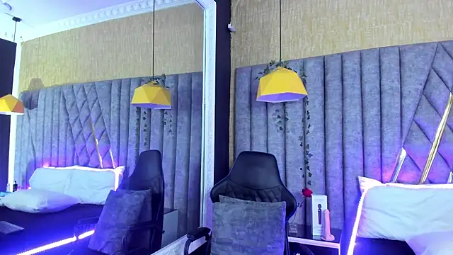 SkylerBloomm online show from February 22, 2:47 am