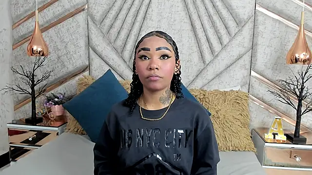 SkylerBloomm online show from November 19, 2:33 am