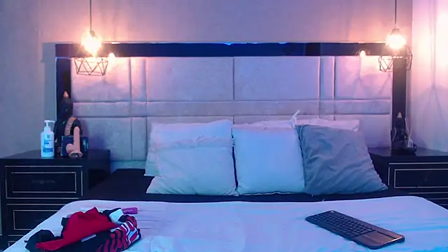 SkylerBloomm online show from October 7, 3:07 am