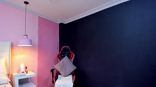 SkylerBloomm online show from October 20, 3:19 am