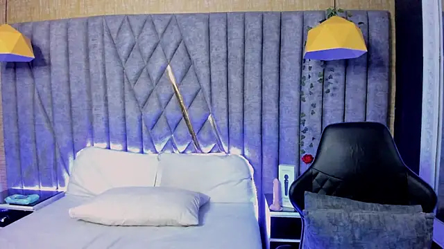 SkylerBloomm online show from March 6, 3:56 am