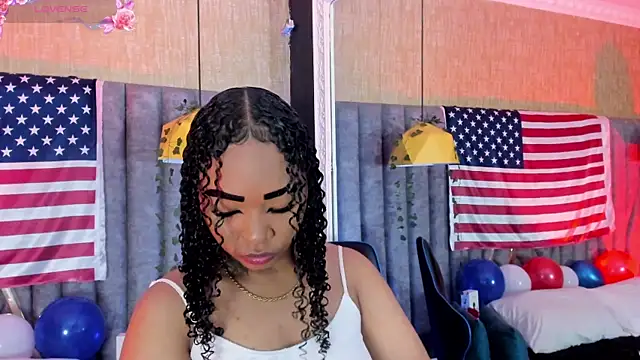 Snapshot of SkylerBloomm chatting on July 4, 4:11 pm SkylerBloomm online show from July 4, 4:11 pm