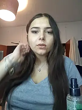 KatieLace online show from September 18, 8:45 pm