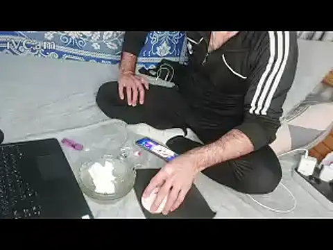 yazinyazin1 online show from March 16, 10:45 pm