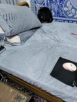 yazinyazin1 online show from March 5, 9:33 pm