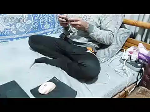 yazinyazin1 online show from March 14, 4:46 pm