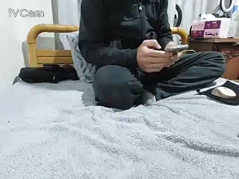 yazinyazin1 online show from January 11, 3:19 pm