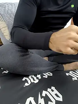 Snapshot of yazinyazin1 chatting on November 29, 11:21 am yazinyazin1 online show from November 29, 11:21 am