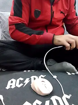 Snapshot of yazinyazin1 chatting on December 16, 6:12 pm yazinyazin1 online show from December 16, 6:12 pm