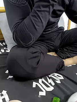 Snapshot of yazinyazin1 chatting on November 27, 1:28 am yazinyazin1 online show from November 27, 1:28 am