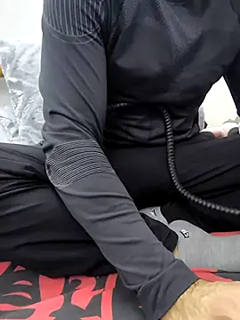 Snapshot of yazinyazin1 chatting on December 4, 7:13 pm yazinyazin1 online show from December 4, 7:13 pm