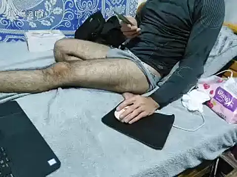 yazinyazin1 online show from February 13, 7:58 pm